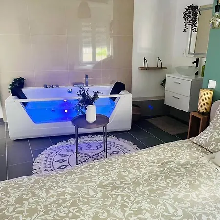 Glamour Equipe Avec Balneo Et Sauna Apartamento